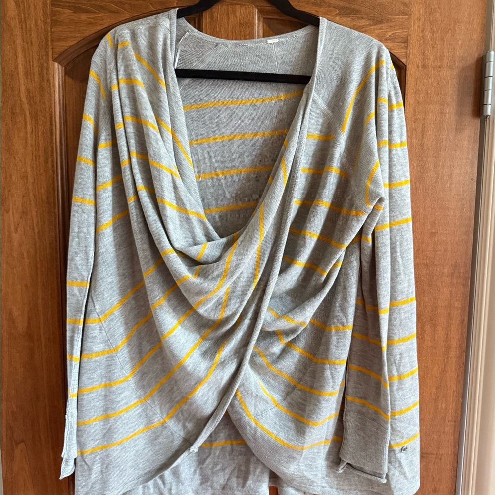 lululemon athletica Gray and Yellow Twist neck Sweater size xs/s